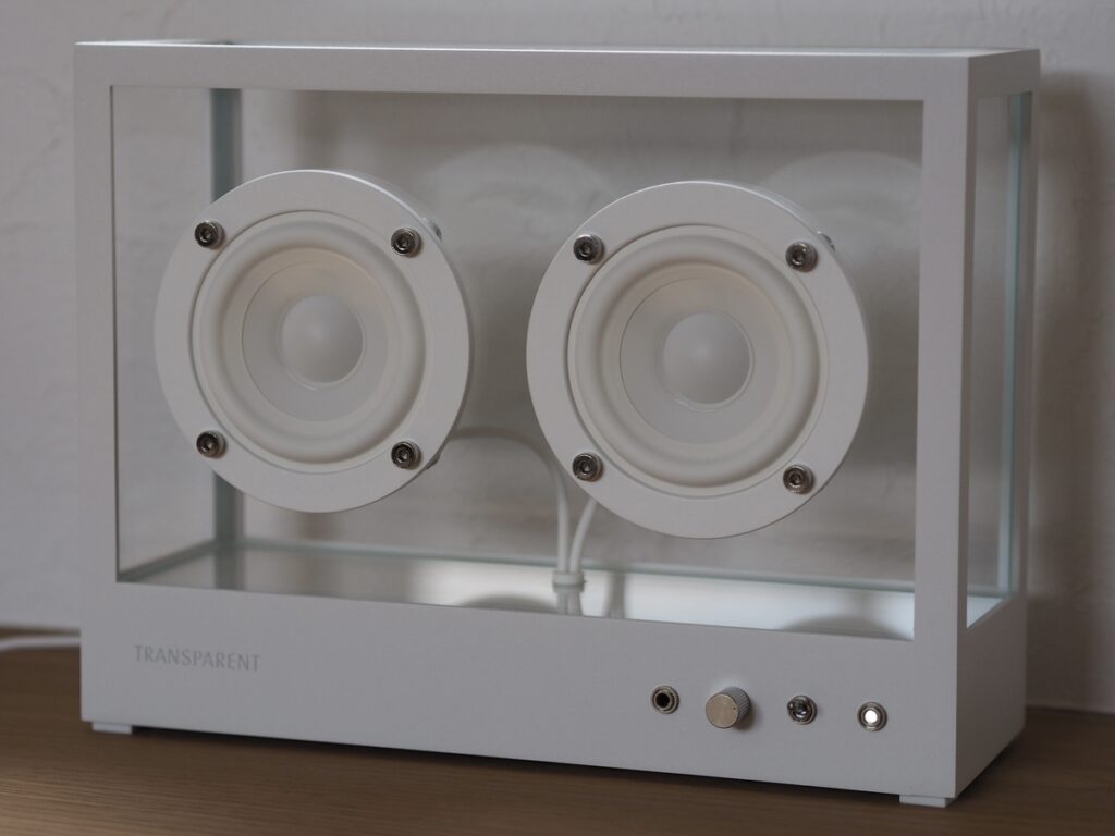 ブランド方針であるフラットな音作りを実感。